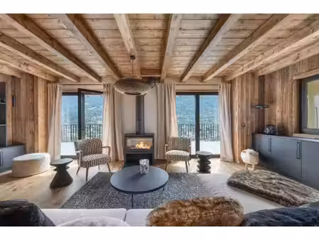 chalet entièrement rénové - 5 chambres - proche du village