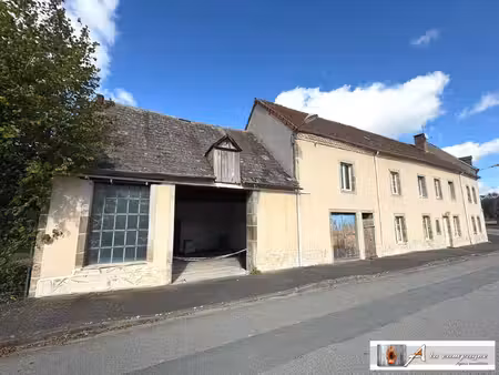grande maison de bourg à rafraichir avec jardin et dépendances