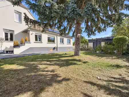 maison 5 pièces rénovée 4 chambres vie de plain-pied et grand jardin intimiste