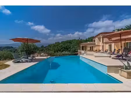 chateauneuf de grasse  villa florentine 345m² garage  piscine  terrain 4000m²