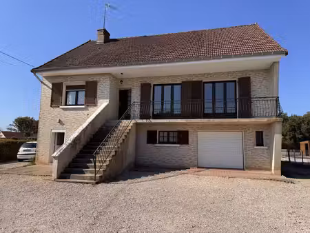 maison individuelle avec grand terrain et potentiel d'aménagement