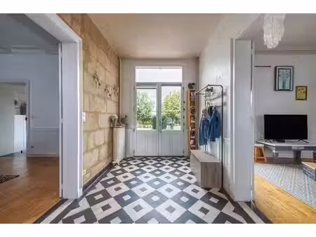 propriété familiale aux volumes généreux et aux multiples possibilités