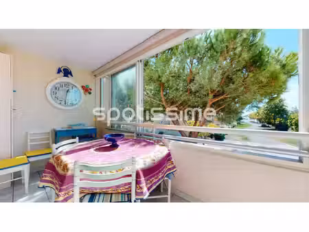 appartement t2 cabine avec loggia  piscine et parking au cap d'agde