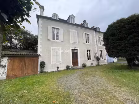 proximite immediate oloron - maison de maitre avec jardin -