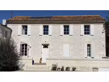 maison charentaise rénovée avec piscine