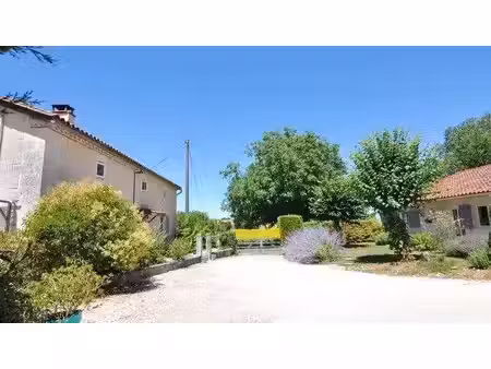 charmant ensemble en dordogne : deux maisons et dépendances sur près d'un hectare
