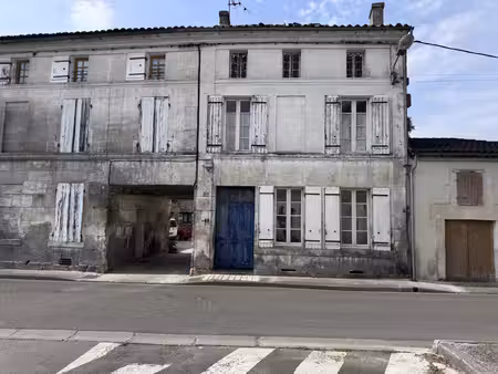 maison de ville en pierre à jarnac à rénover