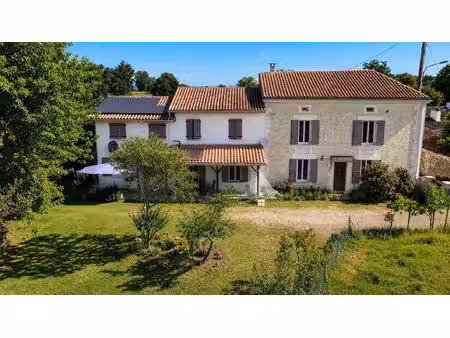 maison en pierre avec terrain de 2 hectares