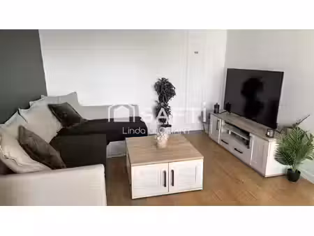 maison familiale avec jardin et allée de garage