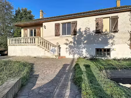 maison avec beau potentiel  4 chambres et double garage - la peyratte