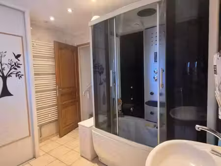 maison mitoyenne d'un côté