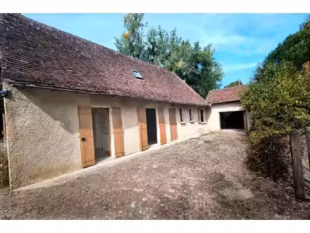 ferme avec 2 ha et eau naturelle  a 2 km du centre ville