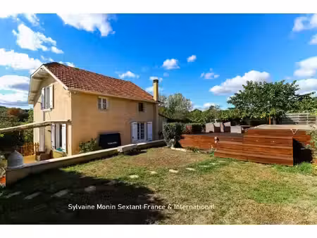 maison rénovée avec 3 chambres  piscine et terrain clos de 2240 m2