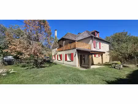 maison avec piscine et appartement indépendant à saint-vincent-de-cosse.