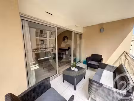 appartement f2 + cab à vendre - 2 pièces - 30 17 m2 - cannes la bocca - 06 - provence-alpe