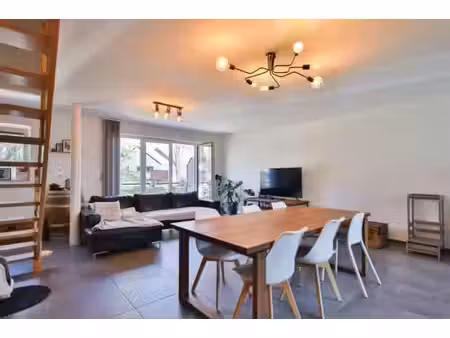 superbe duplex trois chambres dans une résidence agréable