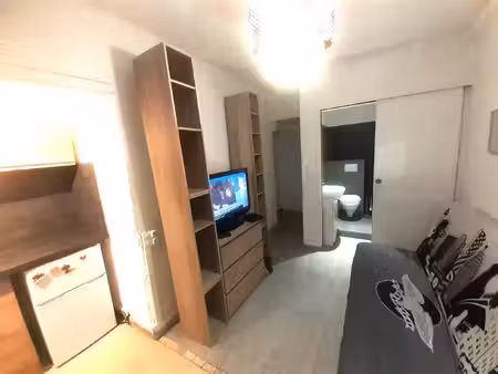 joli studio meublé et équipé  avenue rené boylesve en rez d