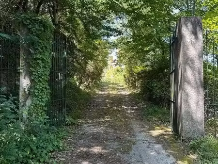 domaine agricole avec terrain de 4 hectares