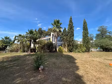 villa et ses 2 appartements sur 32000m2 constructibles  hinx
