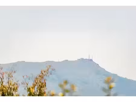 saint pée sur nivelle - maison à rénover avec vue et fort potentiel.