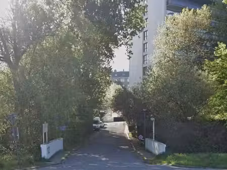 emplacements de parkings couverts et securises
