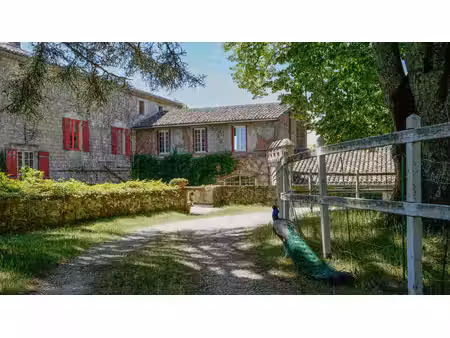 château du xiiie siècle au cœur de 35 hectares