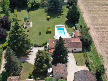propriété 3 habitations en pierres-piscine-grange
