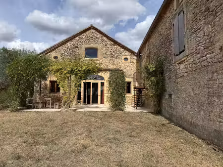 cuzorn  dans les côteaux  bel ensemble immobilier en pierre  à quelques kilomètres de...