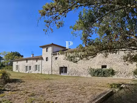 demeure de charme xviiie entièrement rénovée-334 m² habitables - terrain de 5382 m²