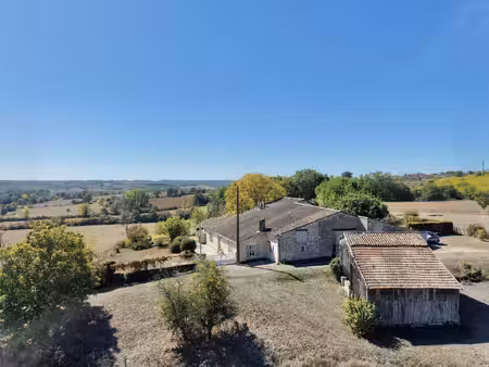 duras - maison de caractère avec 3 chambres  à quelques pas des commodités