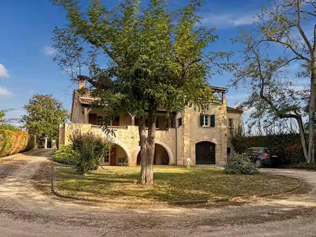a vendre - maison familiale de caractère de 185 m² avec grand garage  proche des...