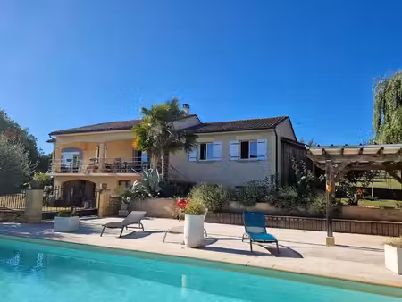 maison principale  gîte  piscine  belle vue et terrain de plus de 4000m2
