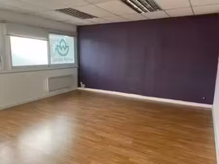 location bureaux et commerces à sautron (44880) : à louer / 25m² sautron