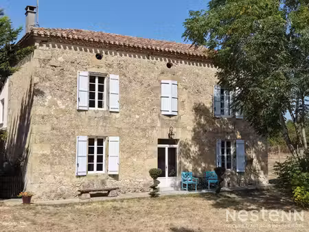 a vendre propriété en pierre rénovée avec piscine et environ 2 hectares sur la commune de.