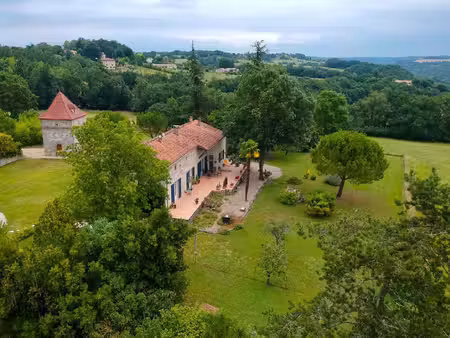 domaine avec deux habitations au cœur du village historique de prayssas