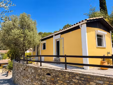 bormes les mimosas:habitation de loisirs avec vue sur les collines