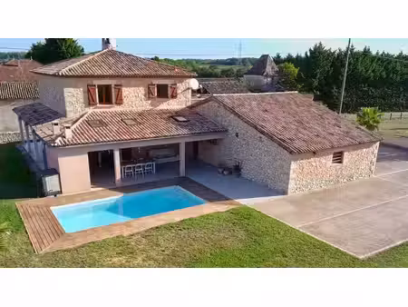 belle maison de campagne de 4 chambres avec piscine et près de duras sur près de 1 4 ha