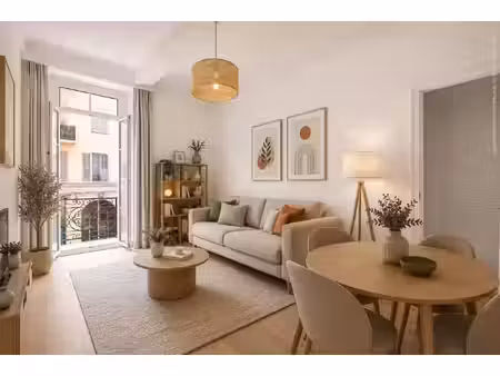 nice - le port - appartement 2 pièces à rénover  avec balcon