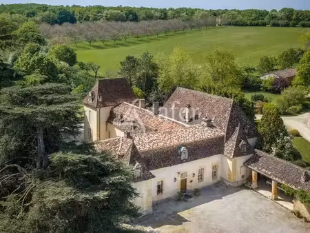 chartreuse du 18ème et exploitation avicole sur 107ha en vallé
