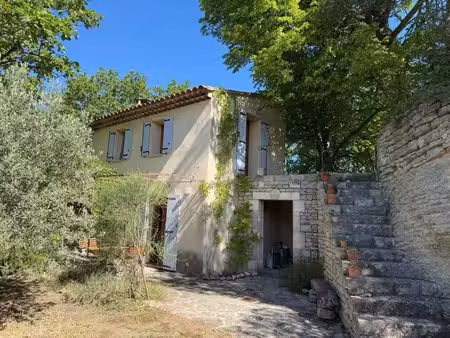 charmante maison provençale avec piscine et vue luberon