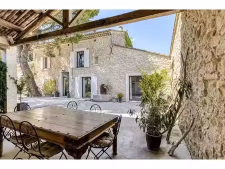 mas provençal rénové avec trois gîtes à vendre à robion