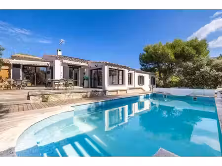 villa de plain-pied avec piscine à vendre aux taillades