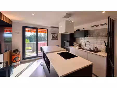 appartement t1 rénové à vendre à bandol - la peryière