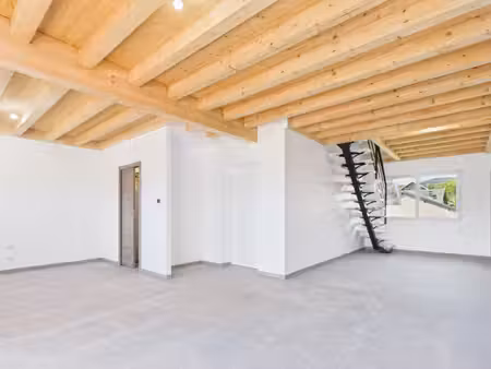 en exclusivité : duplex aux allures de chalet  face aux sommets