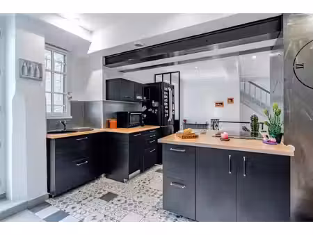 maison de ville 10 pièces 320 m2 implantée sur sa parcelle de 494 m2