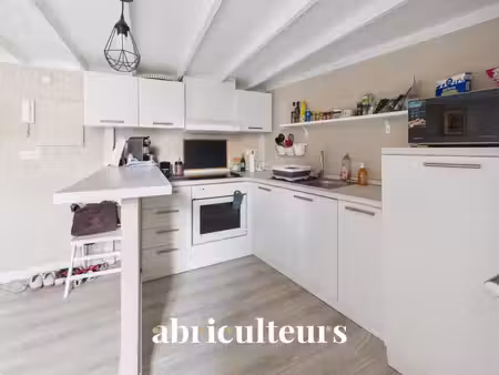 charmant studio duplex rénové de 29 9 m²  emplacement exceptionnel en vente à place...