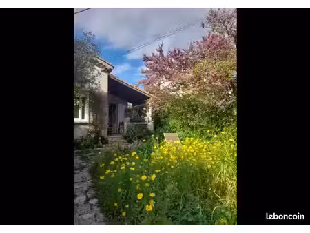 t3 vide dans maison - jardin privatif- carro