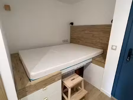 titre: studio sallanches 24m² - moderne & cosy - vue mt blanc - meuble