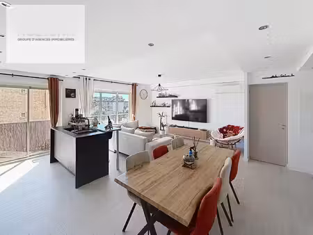 à vendre : appartement lumineux 4 pièces à toulon - st roch -garage.