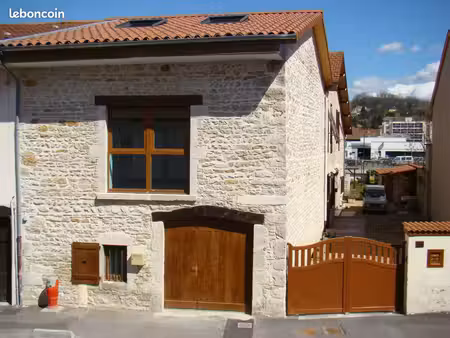 particulier loue maison de ville en plein cœur de ville
